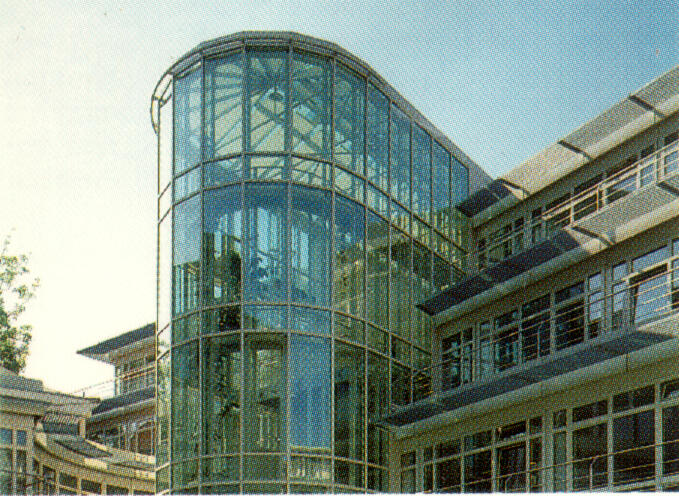 33b) 1Verwaltungsgebäude der Rückversicherungsgesellschaft Frankona,