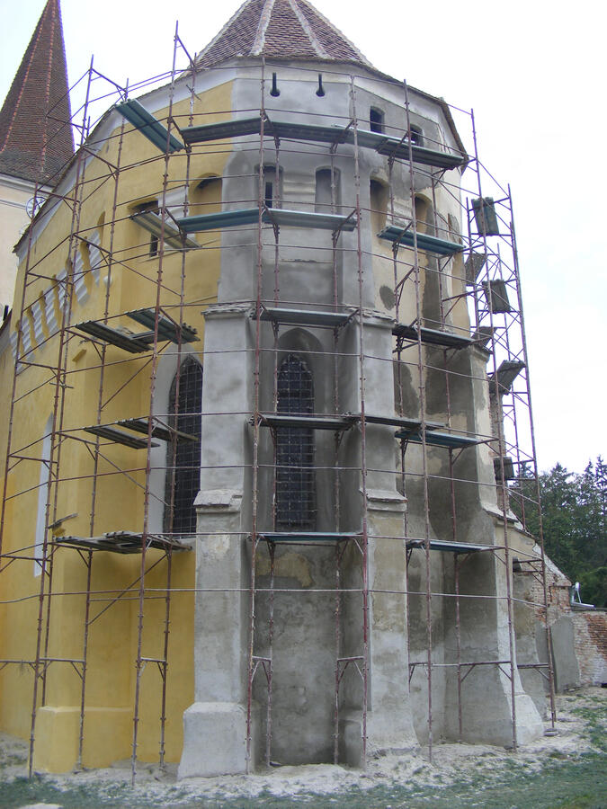 7a) Renovierung der Kirche in Großscheuern, Siebenbürgen